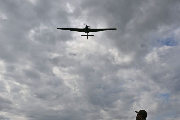 Difesa, l’Europa stanzia 910 milioni per il comparto e dà via libera alle aziende ucraine