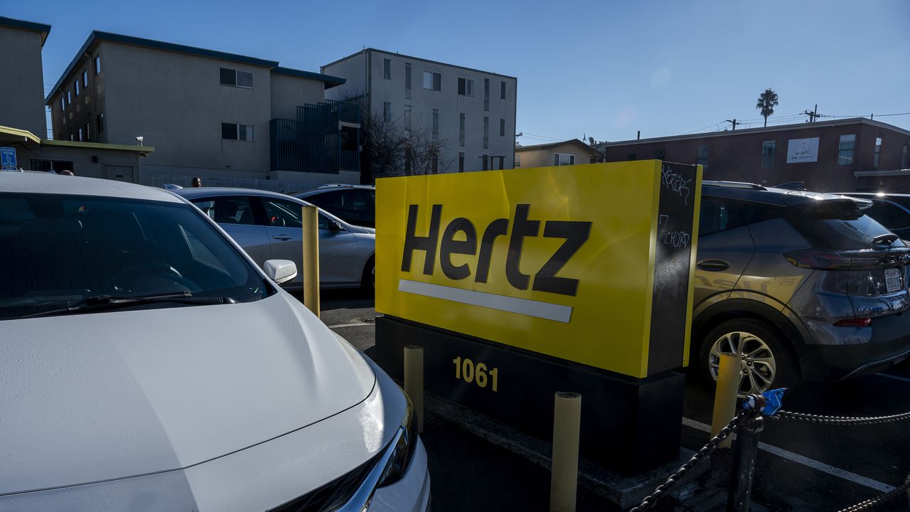 Le patenti dei clienti dell’autonoleggio Hertz sono finite sul dark web