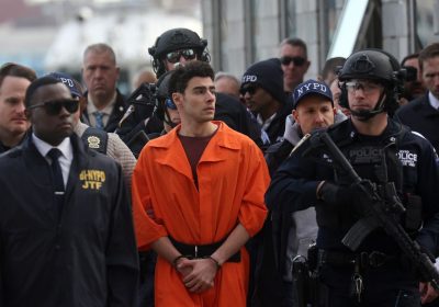 Luigi Mangione, gli Stati Uniti chiederanno la pena di morte per il giovane accusato dell’omicidio dell’ad di United Healthcare