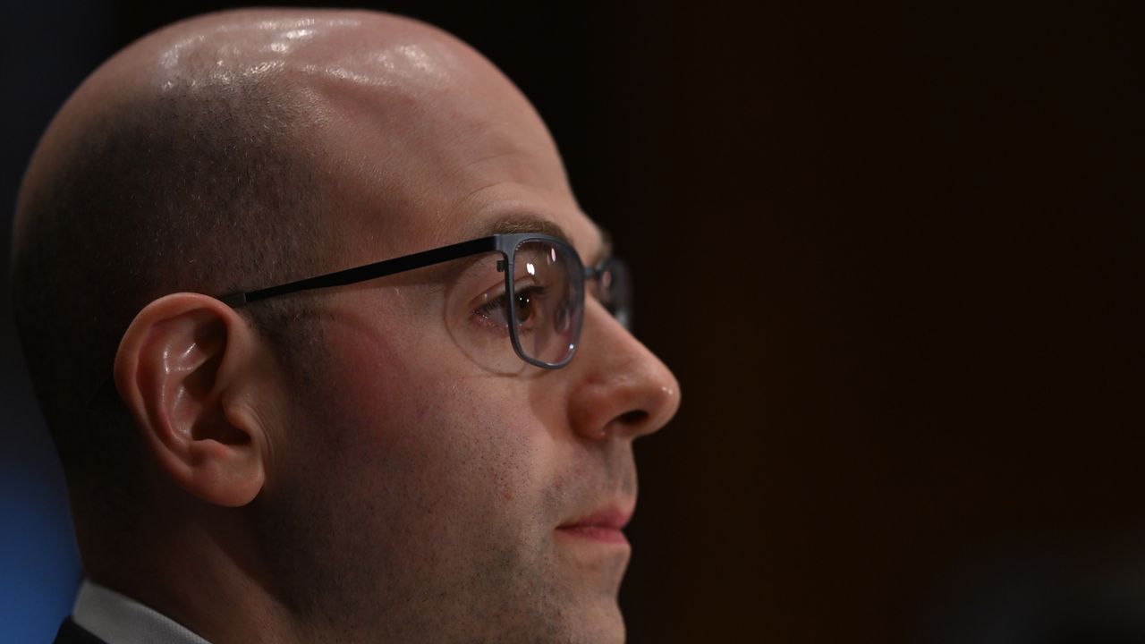 Stephen Miran, chi è e cosa sostiene l’ideologo dei dazi trumpiani