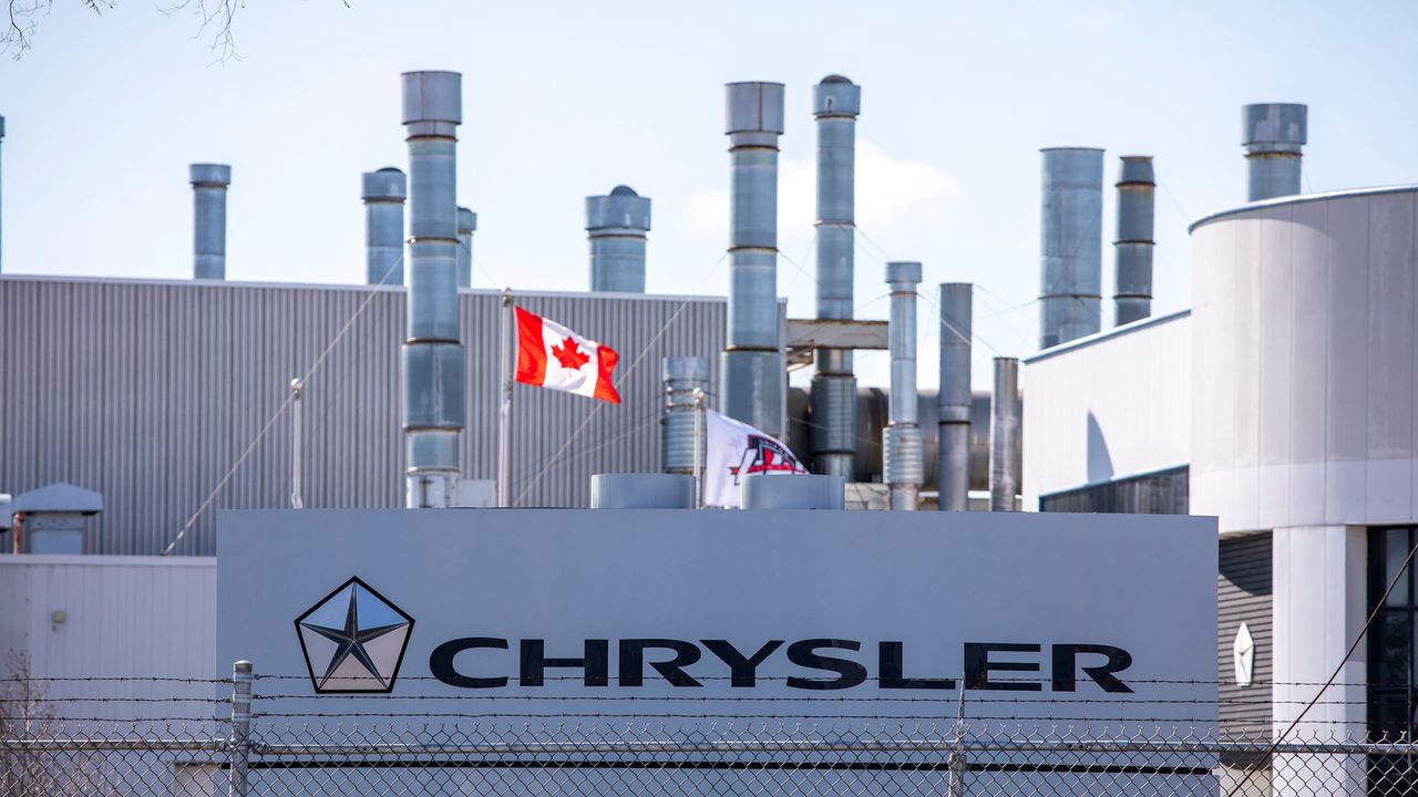 Stellantis ferma le linee e licenzia in America. È l’effetto dazi di Trump
