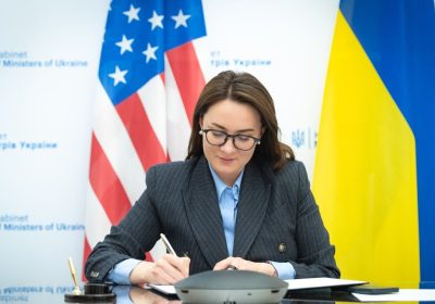 Terre rare, cosa sappiamo dell’accordo preliminare sui minerali strategici firmato da Stati Uniti e Ucraina