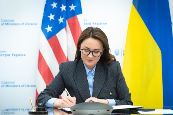 Terre rare, cosa sappiamo dell’accordo preliminare sui minerali strategici firmato da Stati Uniti e Ucraina