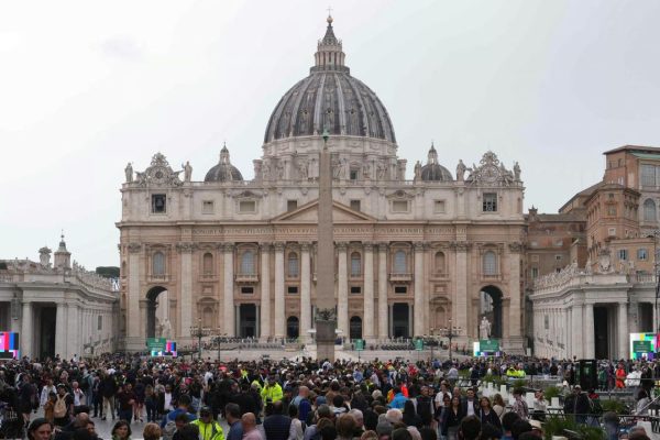 Le truffe e i tentativi di frode legati alla morte di Papa Francesco