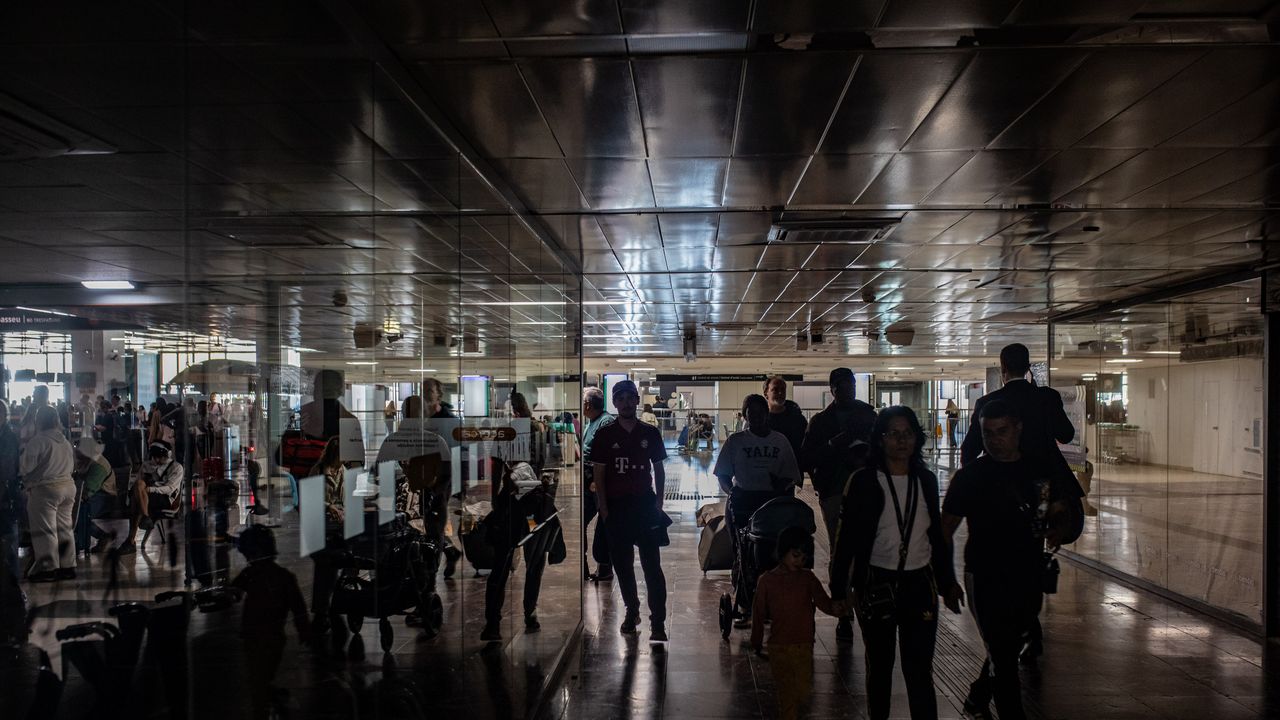 Le cause del blackout in Spagna e Portogallo e i timori per il ritorno dei negazionisti del clima