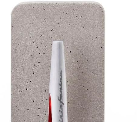 PININFARINA AERO | Stilo Ethergraf Design Italiano | Strumento da Scrittura Futuristico Made in Italy | Oggetto Design Lusso | Regalo Elegante | Materiali Aerospaziali e Supporto Cemento | Rosso