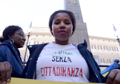 Cittadinanza italiana, cosa può fare e cosa no chi non ce l’ha