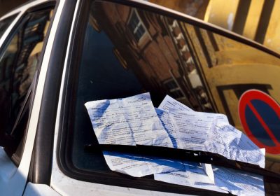 La nuova campagna di phishing che simula una multa stradale