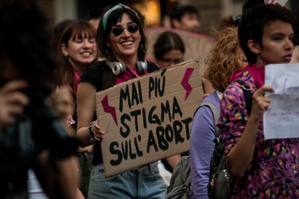 Aborto in Italia, cosa ci dicono i dati dell’Istituto superiore di sanità
