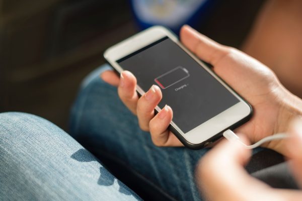 Ansia tecnologica: sotto quale percentuale di batteria gli utenti iniziano a preoccuparsi?