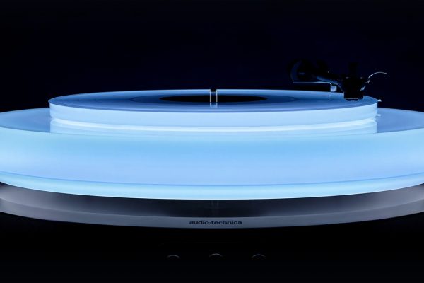 Audio-Technica presenta Hotaru, il giradischi premium multisensoriale