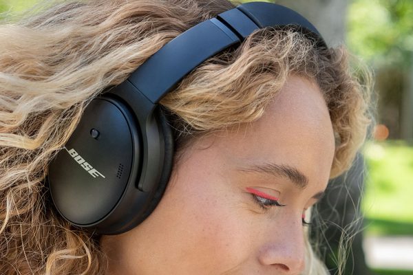 Bose QuietComfort: il meglio tra le cuffie con cancellazione del rumore wireless, oggi in offerta. E occhio agli auricolari
