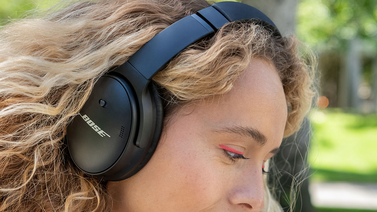 Bose QuietComfort: il meglio tra le cuffie con cancellazione del rumore wireless, oggi in offerta. E occhio agli auricolari