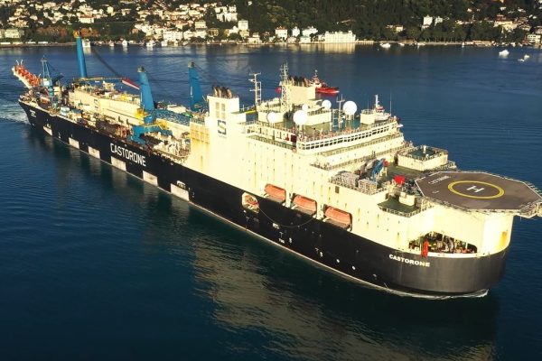Nave posatubi, siamo saliti a bordo di una delle più grandi al mondo