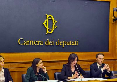 Tre nuove proposte di legge su intelligenza artificiale, tutela dei minori e lotta ai profili falsi sui social