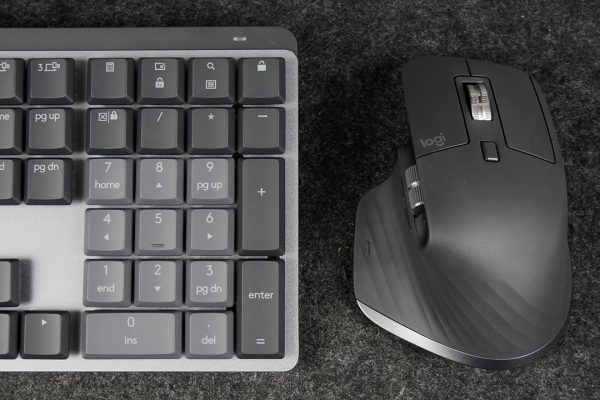 Effetto dazi, Logitech alza i prezzi fino al 25% negli USA: non è la sola tra aumenti e fuga