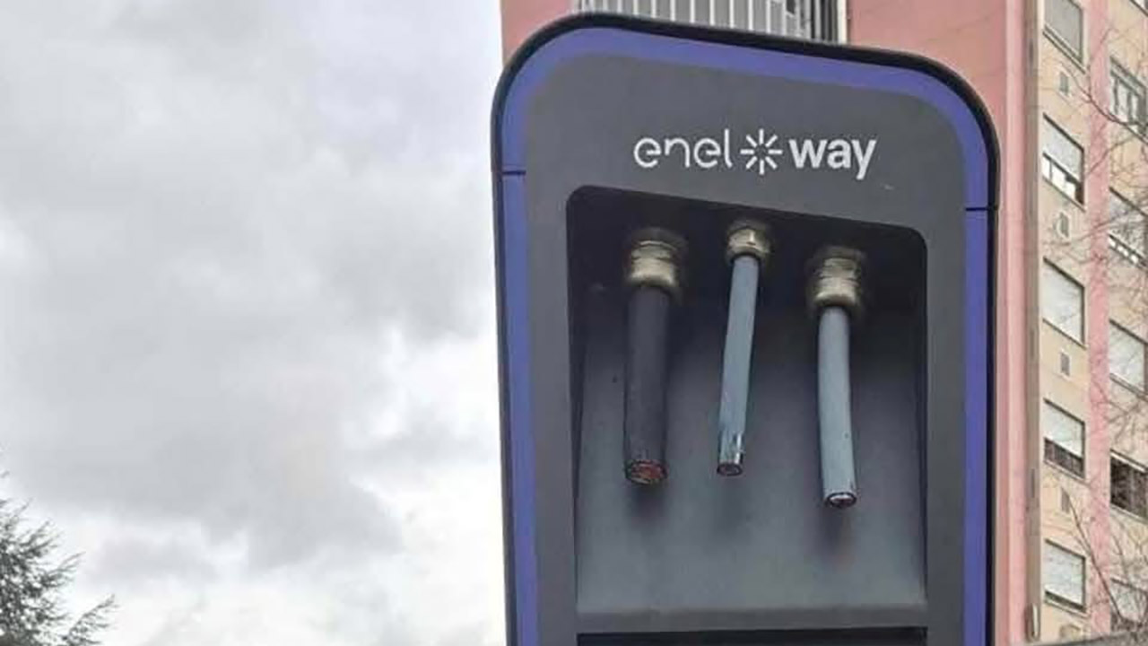 Furti dei cavi alle colonnine, incastrata la banda del rame. Sono tutti italiani