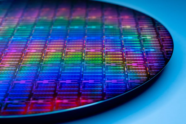 Gartner rivede i dati del 2024: NVIDIA al vertice del mercato dei semiconduttori, Intel terza