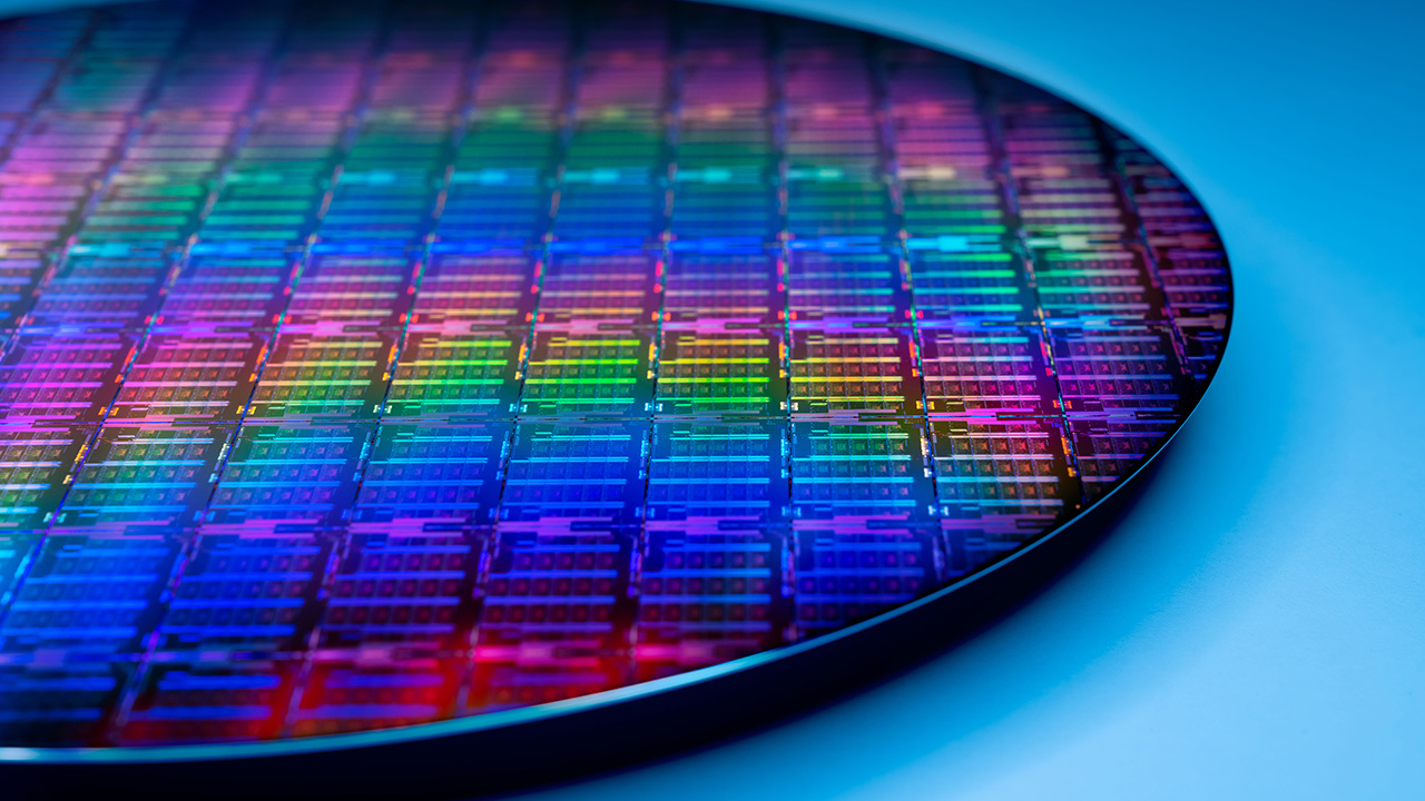 Gartner rivede i dati del 2024: NVIDIA al vertice del mercato dei semiconduttori, Intel terza