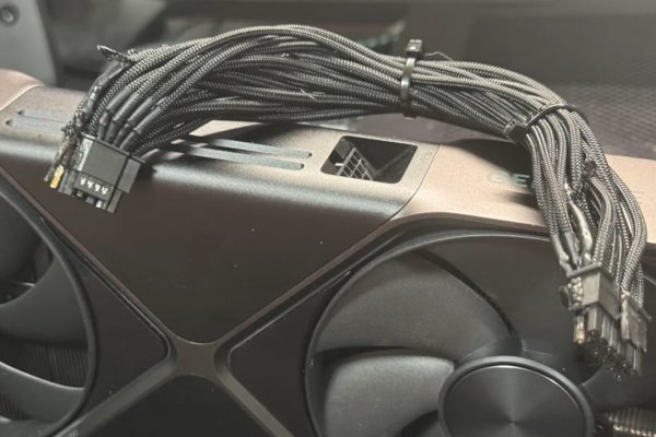 GeForce RTX 5090: altro caso di connettore fuso, stavolta senza alcun adattatore