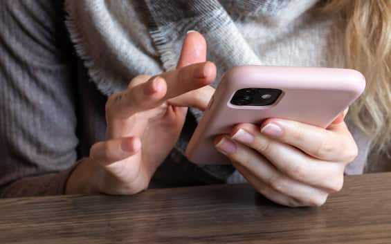 Smartphone e tablet, dal 20 giugno arriva l’etichetta Ue: cos’è e a cosa serve