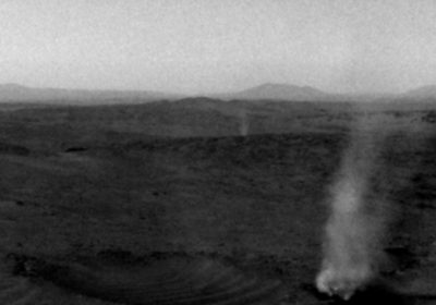 Il rover NASA Perseverance ha ripreso un diavolo di sabbia che ne dissolve un altro