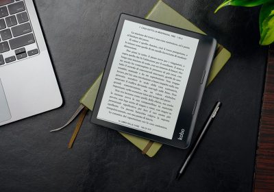 Il super ebook reader Kobo Sage scende al minimo storico, solo 244€, anche in versione con custodia