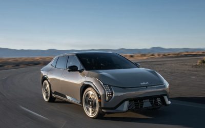 Kia presenta EV4: la berlina completamente elettrica debutterà negli USA nel 2026