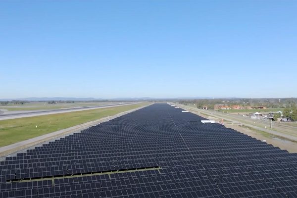 L'energia rinnovabile raggiunge il 40% della produzione mondiale, ma le bollette aumentano lo stesso