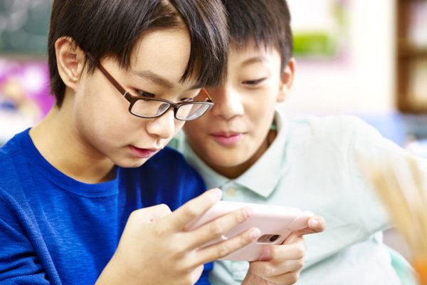 Le nuove regole AGCOM per la verifica della maggiore età degli utenti online in Italia