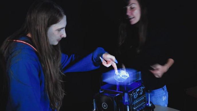 I primi ologrammi con cui si può interagire usando le mani (e senza dover indossare visori)