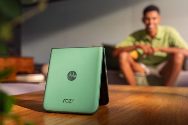 Motorola lancia razr 60 Ultra e razr 60, i nuovi smartphone foldable con moto ai