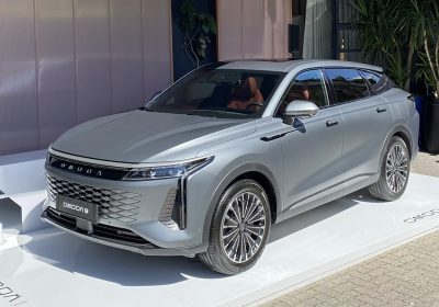 Omoda 9 arriva in Italia: design ricercato e motore Super Hybrid, anche 4WD