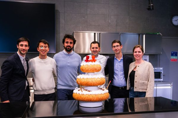 RoboCake, la prima torta robotica che si può mangiare presentata all’Expo 2025