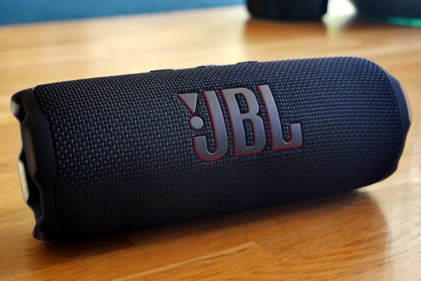 Black Friday JBL con sconti fino al 60%. Speaker e cuffie top a prezzi mai visti su Amazon