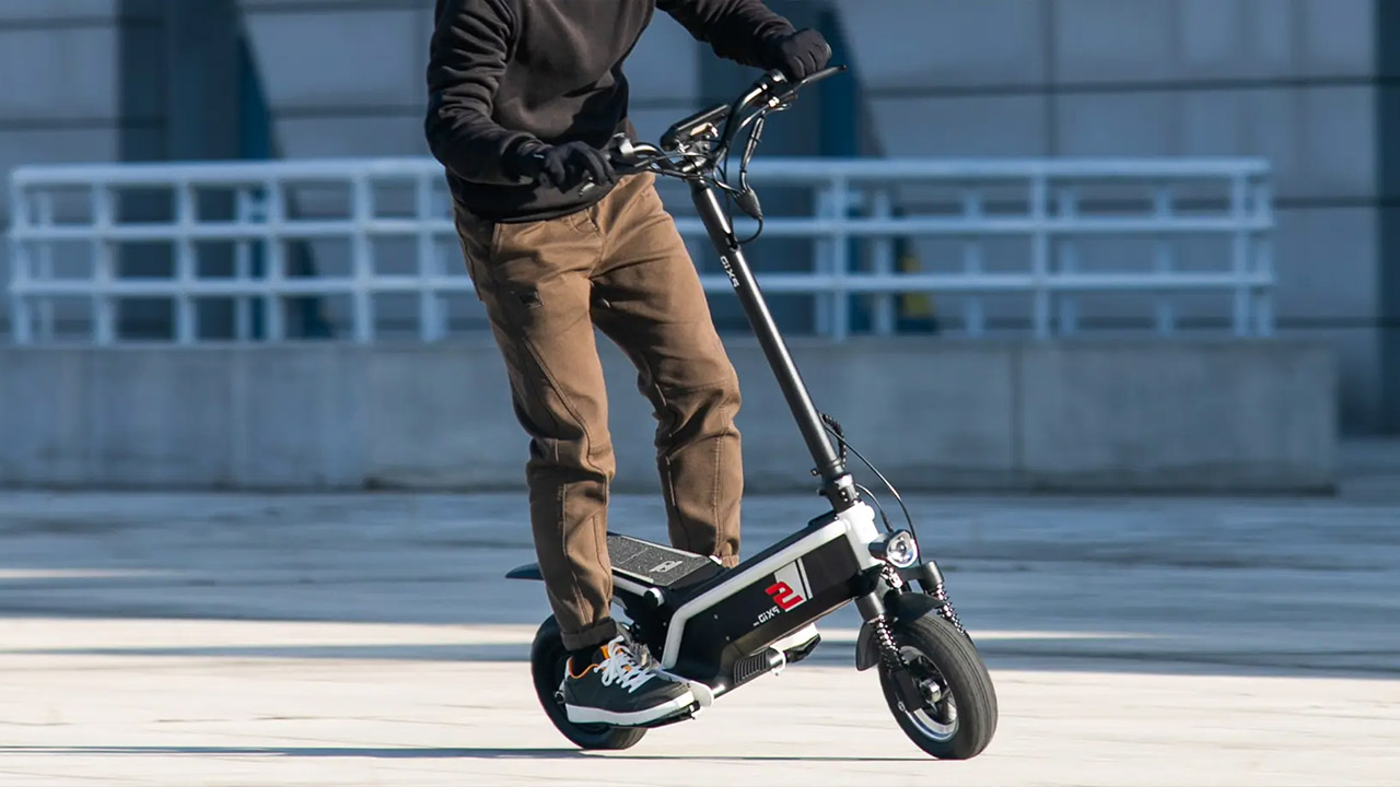 Record di velocità di monopattini in Svizzera: 113 e 126 km/h, ma erano entrambi in strade urbane