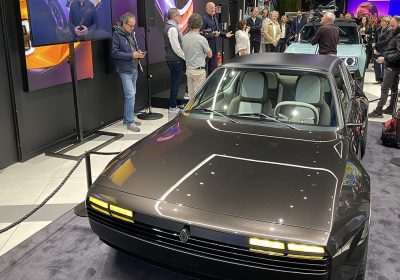 Renault tra passato e futuro: R17 Ora Ito e nuova R4 allo store RNLT