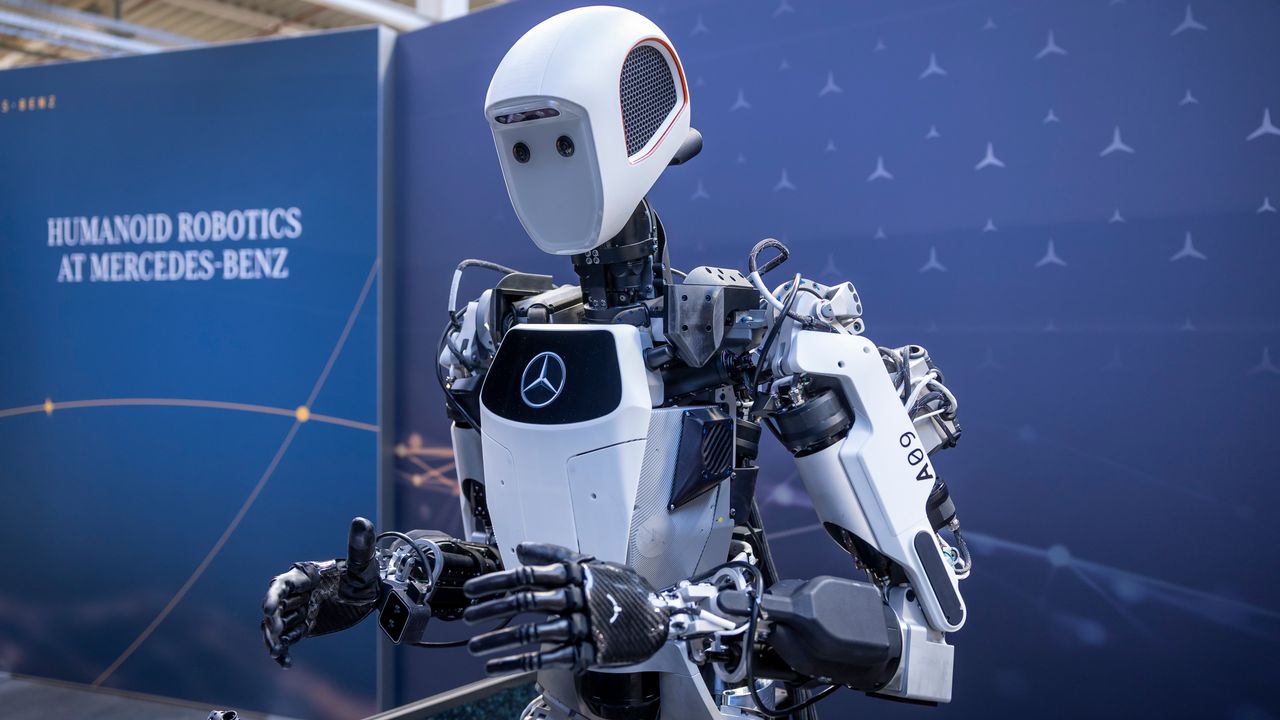 Il robot umanoide di Mercedes-Benz lavora già in fabbrica