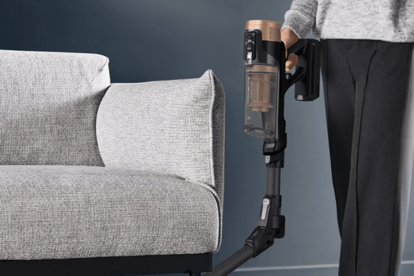 Rowenta X-Force Flex 14.80, l’aspirapolvere che si piega per andare sotto il divano