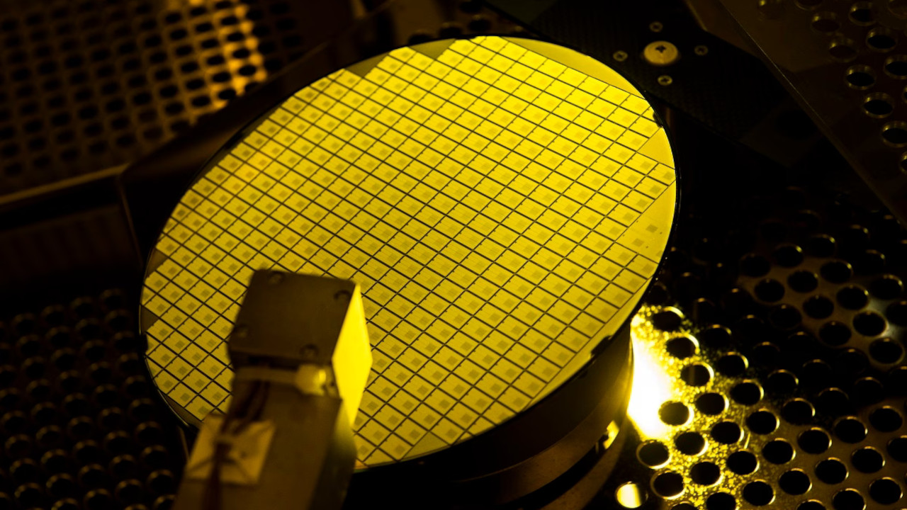 STMicroelectronics: risultati in calo nel primo trimestre 2025, ma il CEO resta fiducioso nella ripresa