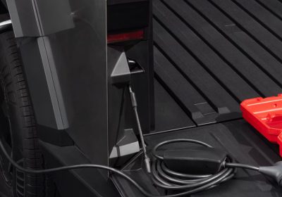Sorpresa: il Cybertruck più economico ha il V2L, con un accessorio speciale