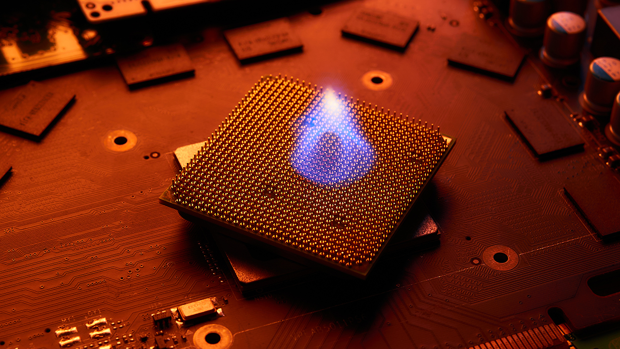 Surriscaldamento dei dispositivi elettronici: la soluzione definitiva sta in un cristallo?