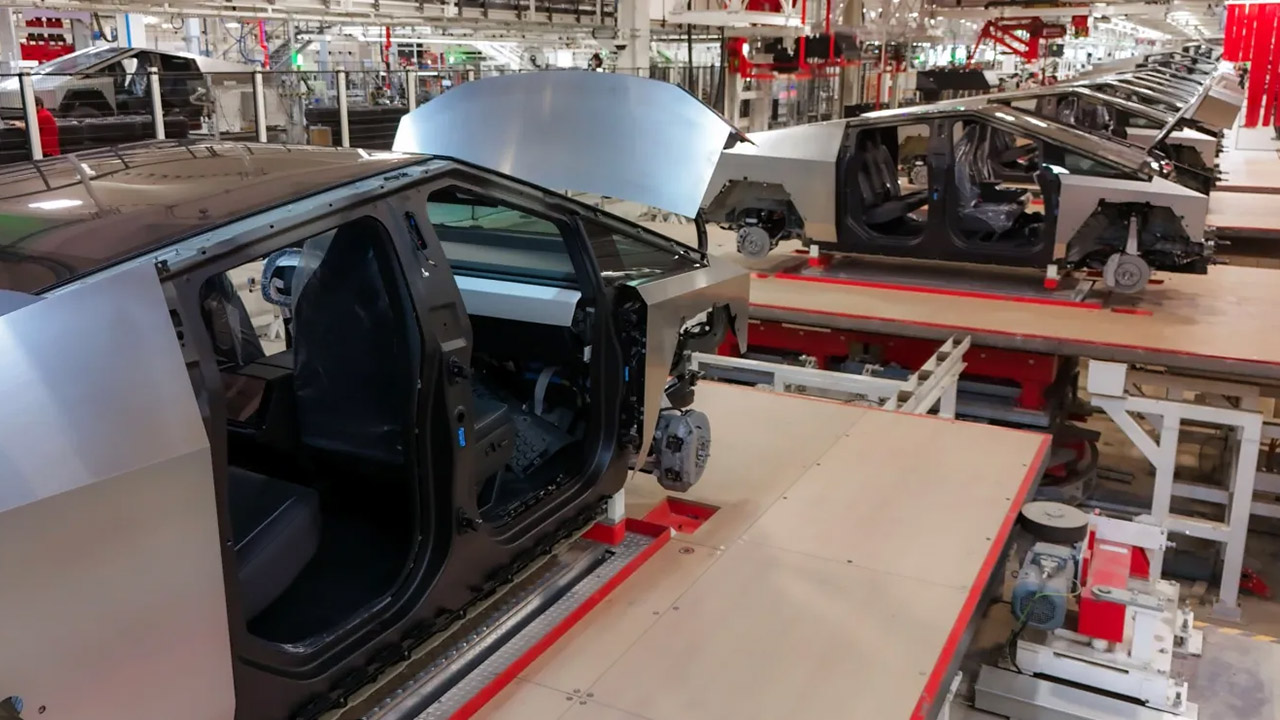 Pasticcio Tesla: nessuno vuole il Cybertruck meno costoso, è già fuori produzione