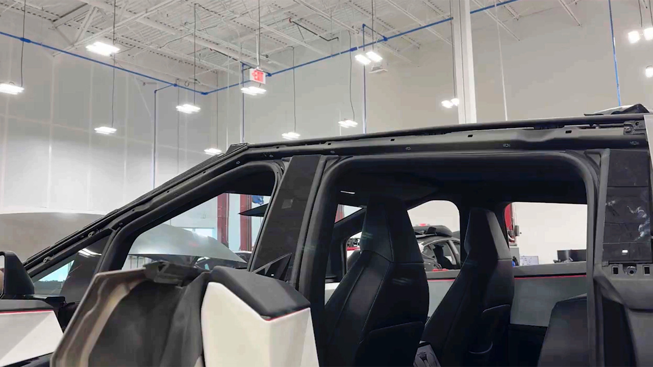 Tesla Cybertruck e pezzi che si staccano: quando la toppa è peggio del danno