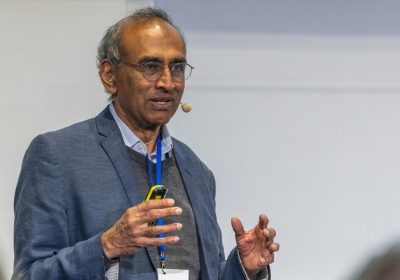 Venkatraman Ramakrishnan, il premio Nobel per la chimica ci spiega perché moriamo