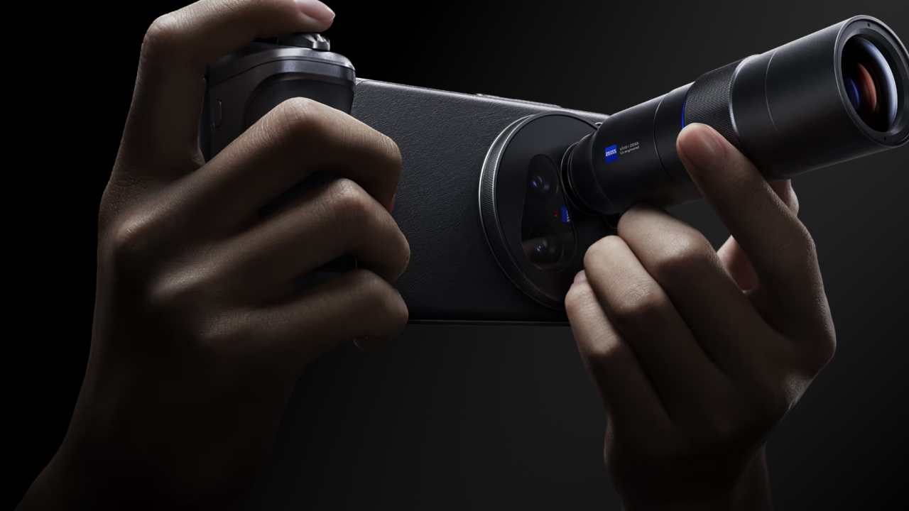 Vivo X200 Ultra: Ecco il Re dei cameraphone! Zoom da record e kit fotografico per veri appassionati