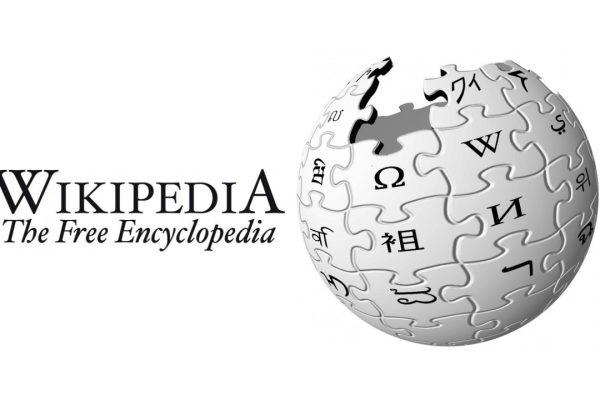 Wikipedia combatte i bot IA mettendo a disposizione degli sviluppatori un dataset specifico per l'addestramento dei modelli LLM