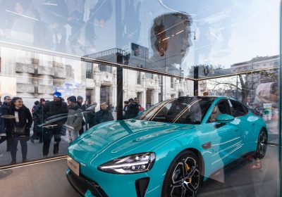 Auto elettriche cinesi, il 58% degli italiani eliminerebbe i dazi