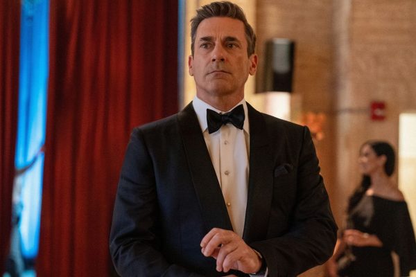 Your Friends and Neighbors, la recensione della serie satirica su Apple Tv+