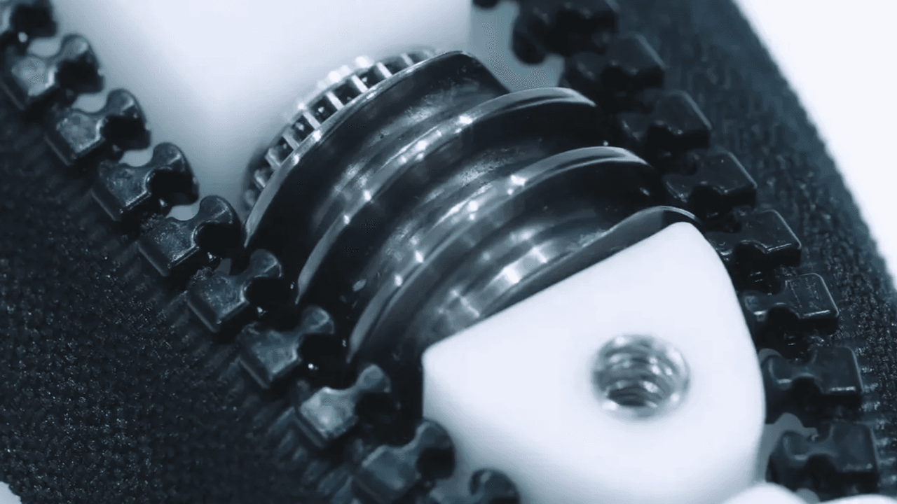 La cerniera lampo motorizzata che si chiude da sola